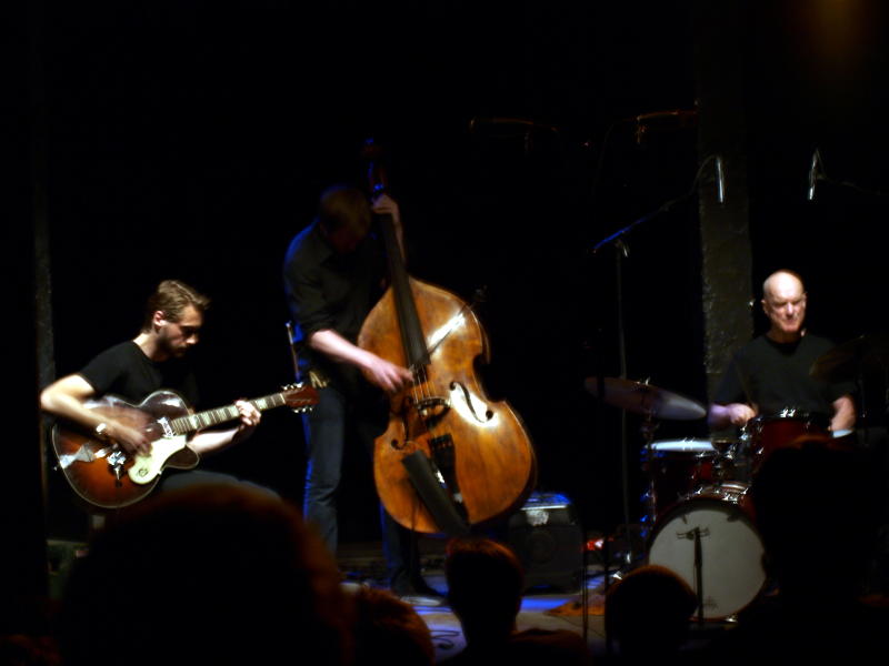 ../_images/20100526214726-jazzsession_i_blaa.jpg