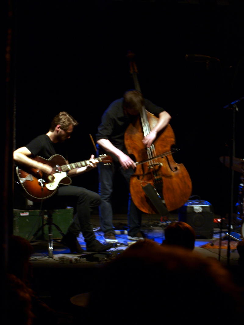 ../_images/20100526220112-jazzsession_i_blaa.jpg