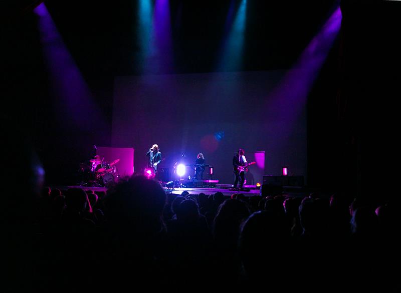 ../_images/20101128215210-konsert_mew.jpg