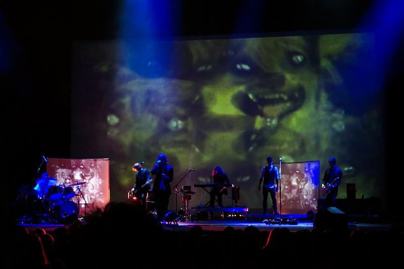 ../_images/20101128215811-konsert_mew.jpg