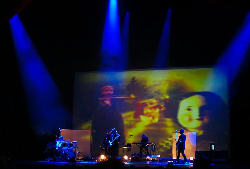../_images/20101128220837-konsert_mew.jpg