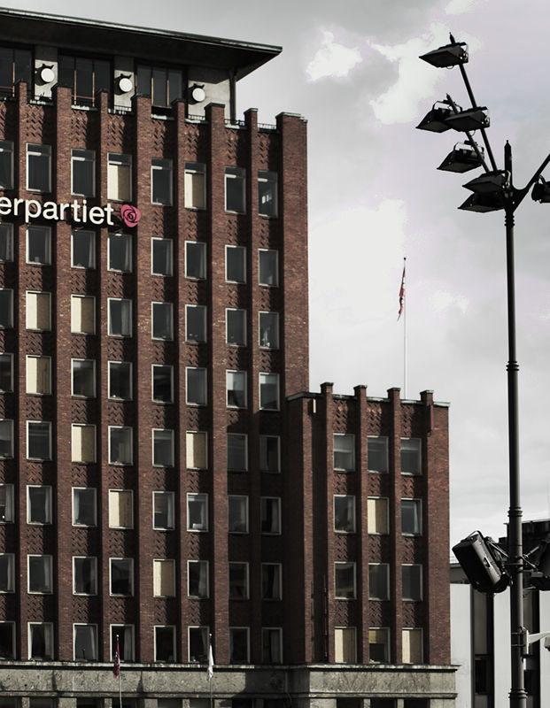 ../_images/20110817163931-tre_uker_etter_eksplosionen.jpg
