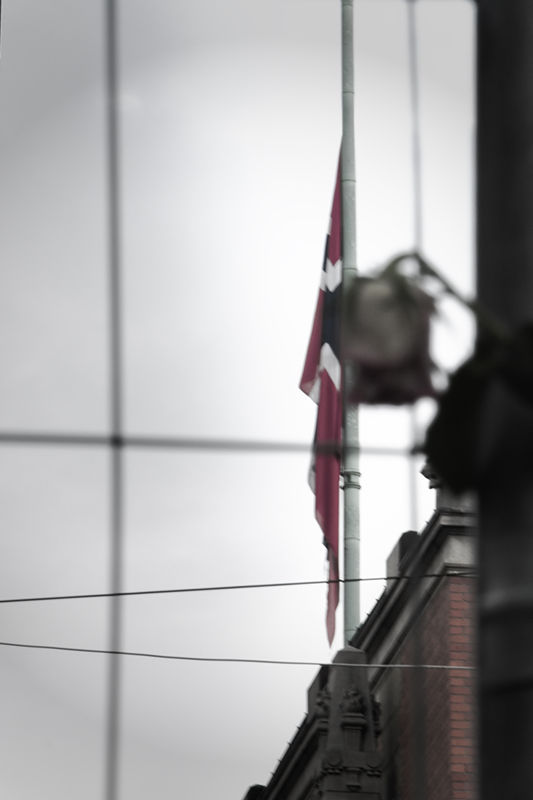 ../_images/20110817165956-tre_uker_etter_eksplosionen.jpg