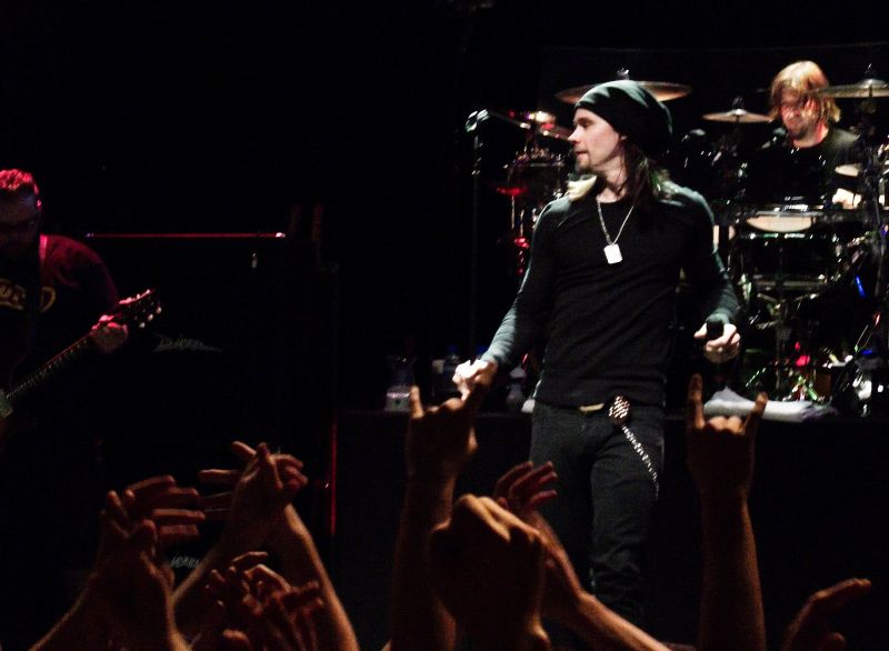 ../_images/20111109230915-konsert-alter_bridge.jpg