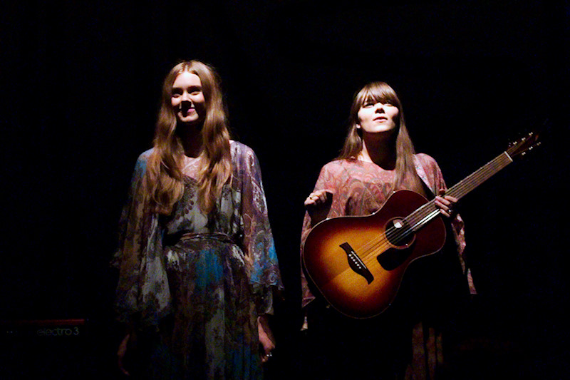 ../_images/20121107223337-konsert_first_aid_kit-support_idiot_wind.jpg
