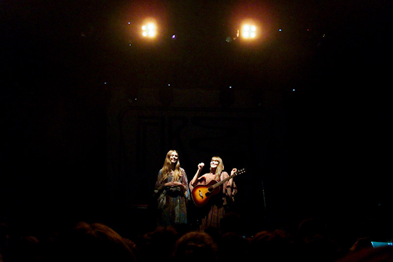 ../_images/20121107223344-konsert_first_aid_kit-support_idiot_wind.jpg