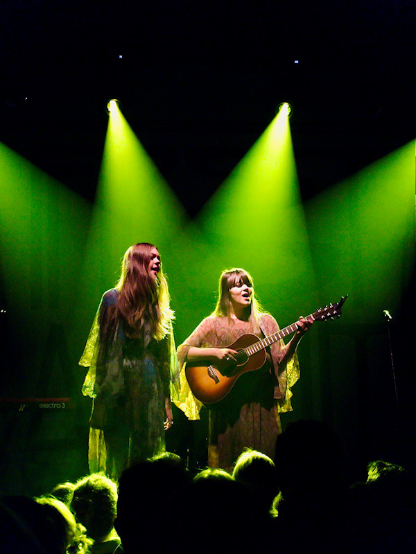 ../_images/20121107223624-konsert_first_aid_kit-support_idiot_wind.jpg