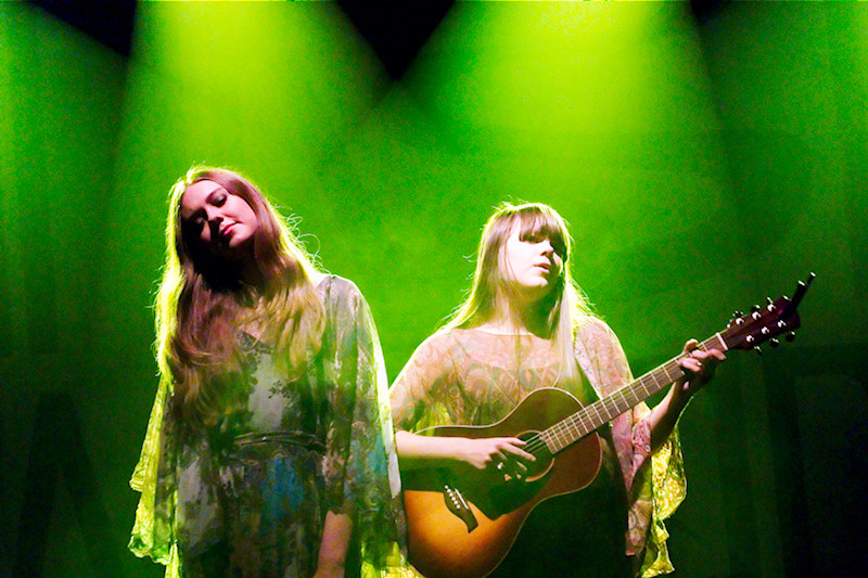 ../_images/20121107223702-konsert_first_aid_kit-support_idiot_wind.jpg